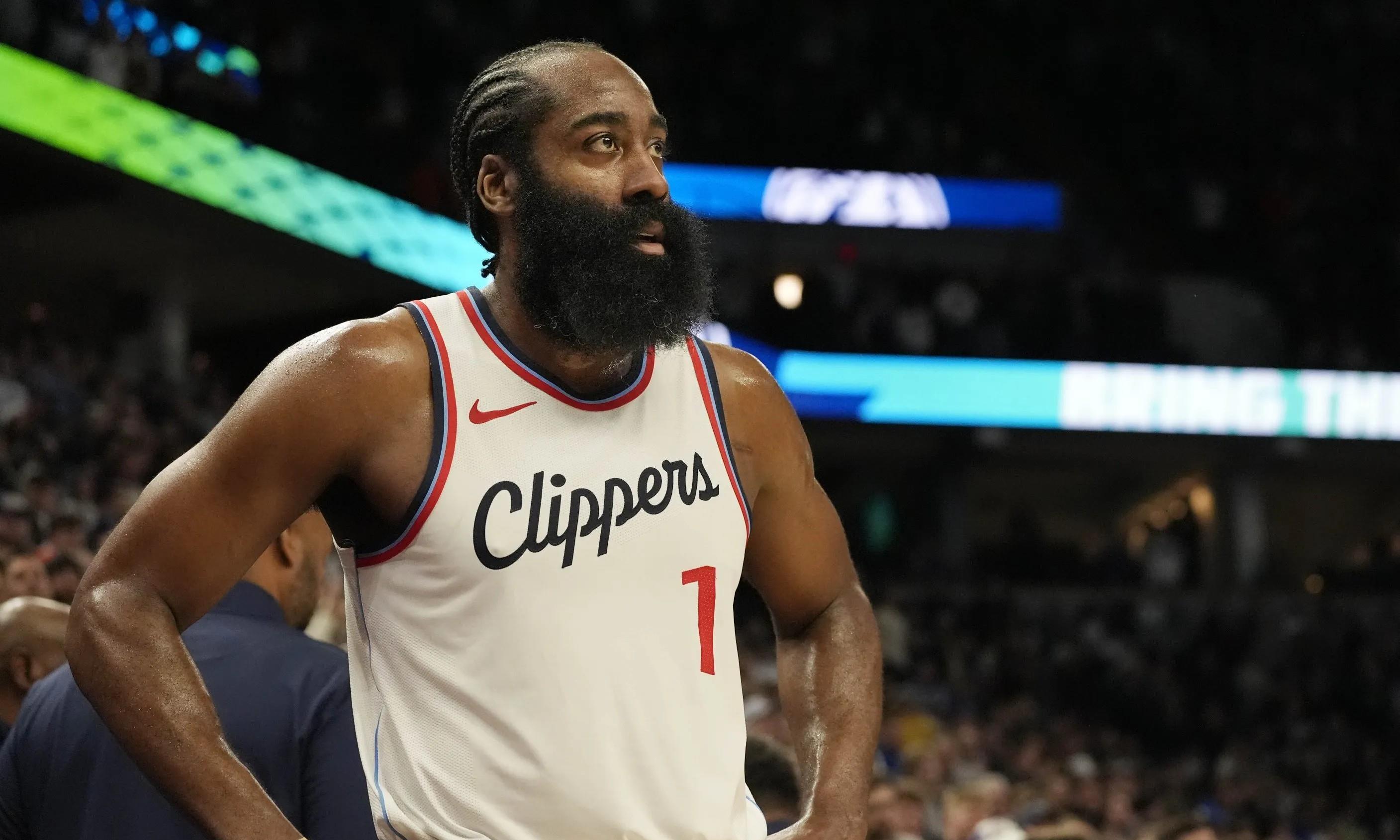 C7-哈登迎来十二赛季出色发挥，湖人观众热烈欢呼！