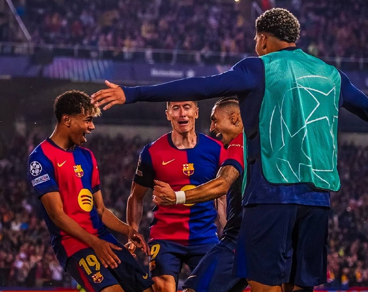 C7娱乐-萨拉赫重要时刻比赛局势复杂，巴塞罗那带队取胜！