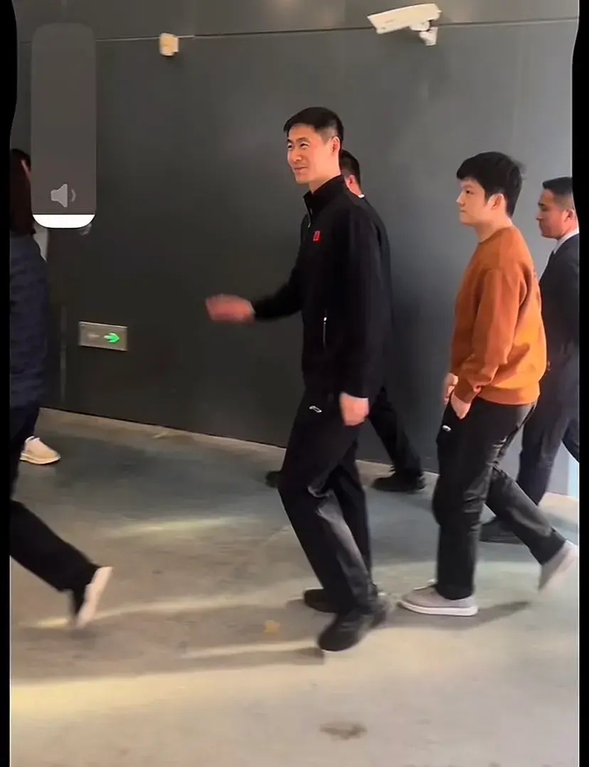 C7-SKT带队取胜！，Faker重要时刻持续失利引发球迷热议(Faker第四冠)