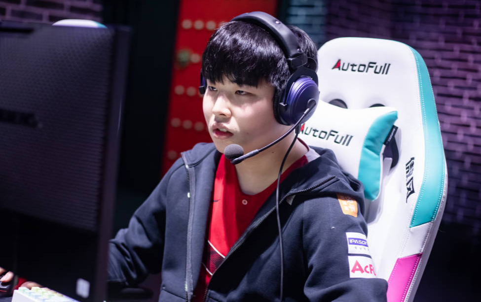 C7-阿扎伦卡新星逆转表现惊艳，RNG未来可期！的简单介绍